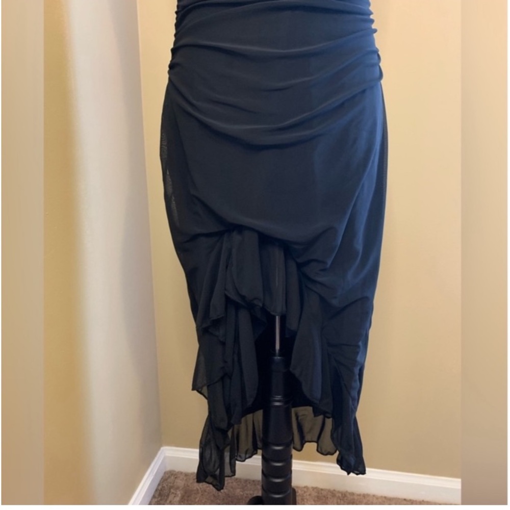 BLACK ASYMMETRICAL RUFFLE HEM RUCHED DRESS - Picture 6 of 12